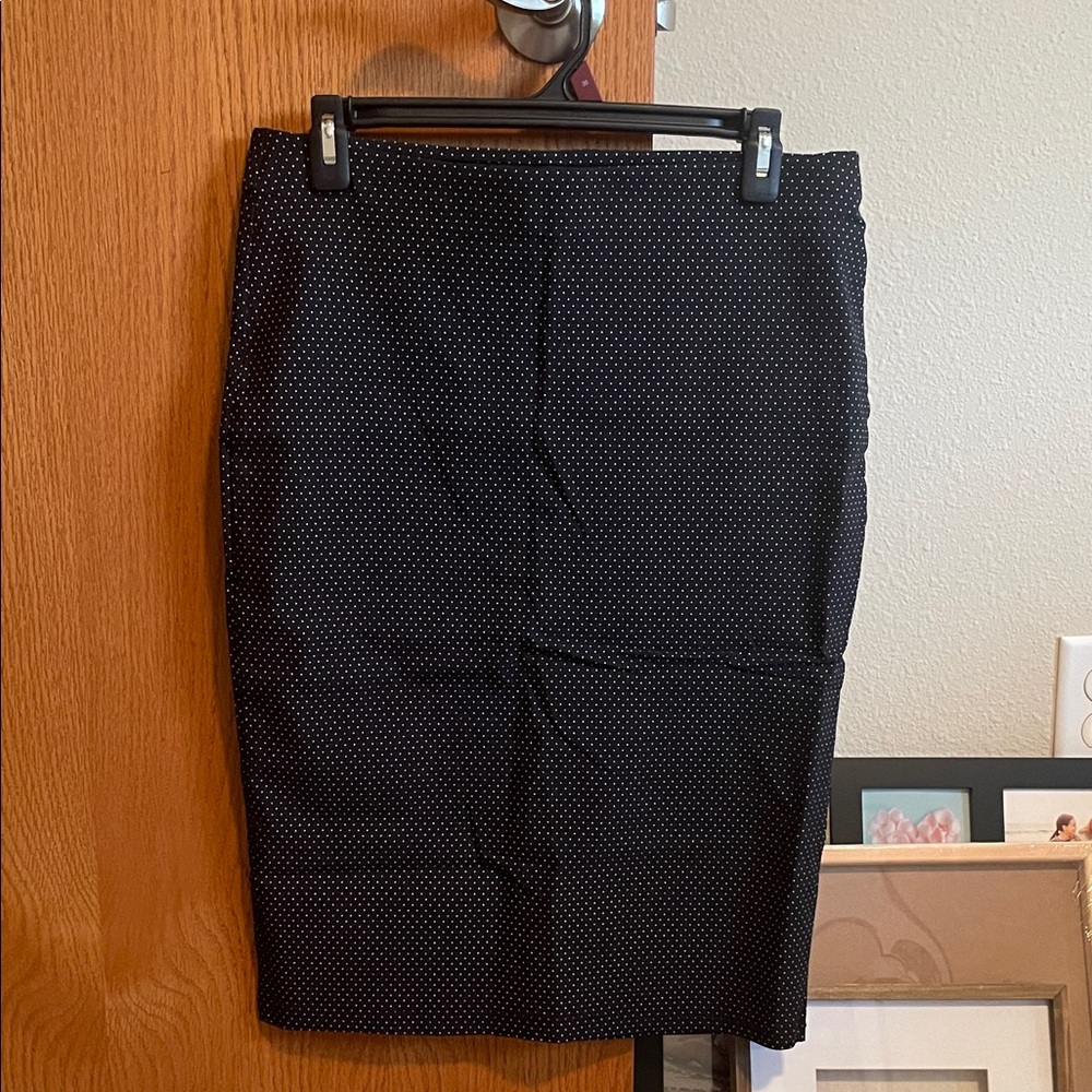 Jules & Leopold Black and White Dotted Pencil Skirt